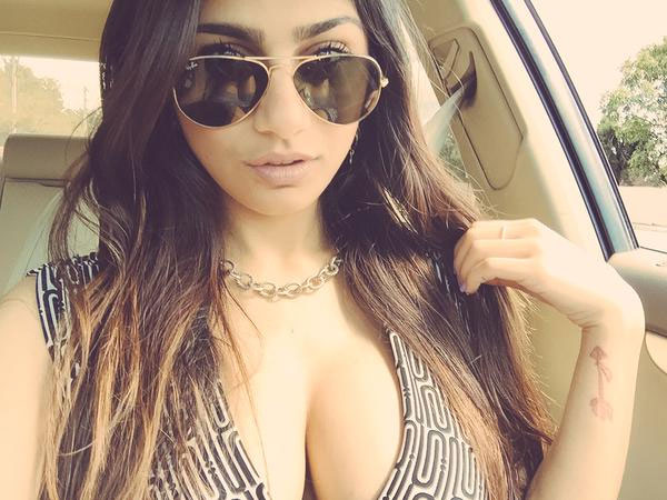 Twitter@miakhalifa
