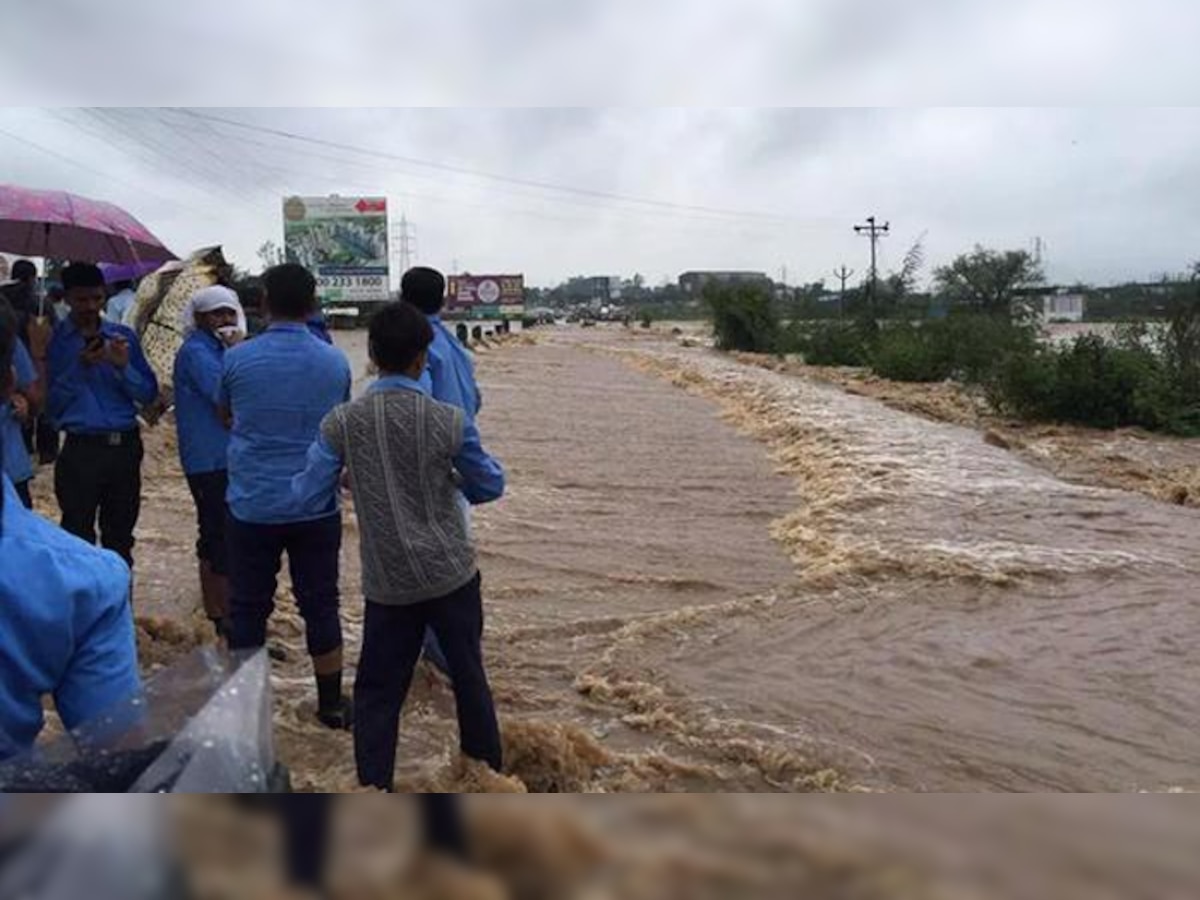 मुंबई - पुणे हायवेवरून प्रवासाचा तुमचा प्लान असेल तर थांबा! title=