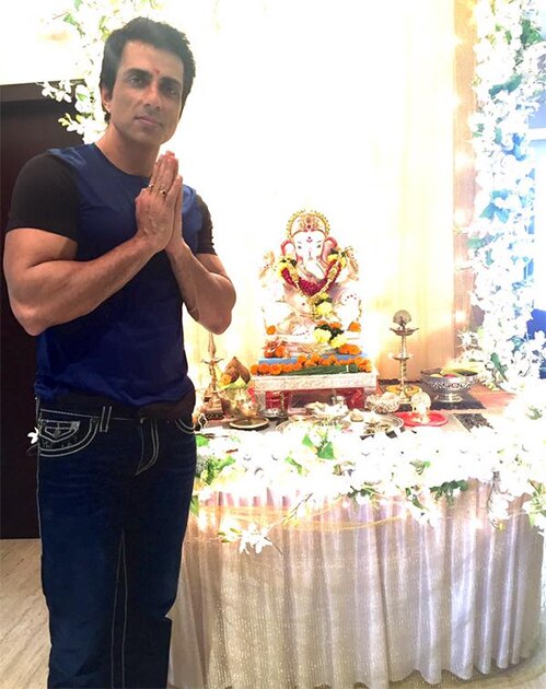 हॅपी गणेश चतुर्थी... Twitter@SonuSood
