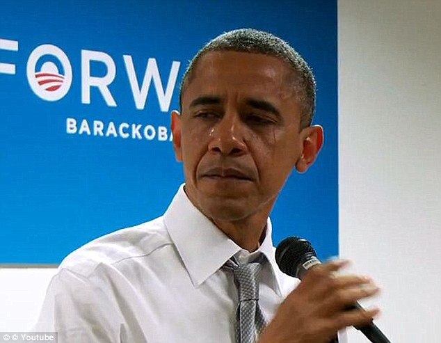बराक ओबामा 
अमेरिकेचे राष्ट्राध्यक्ष बराक ओबामा २०१२ साली, राष्ट्रपती कॅम्पेन दरम्यान रडले होते. याशिवाय अनेक वेळा असे क्षण आले की, बराक ओबामा कॅमेरा समोर रडले. 
