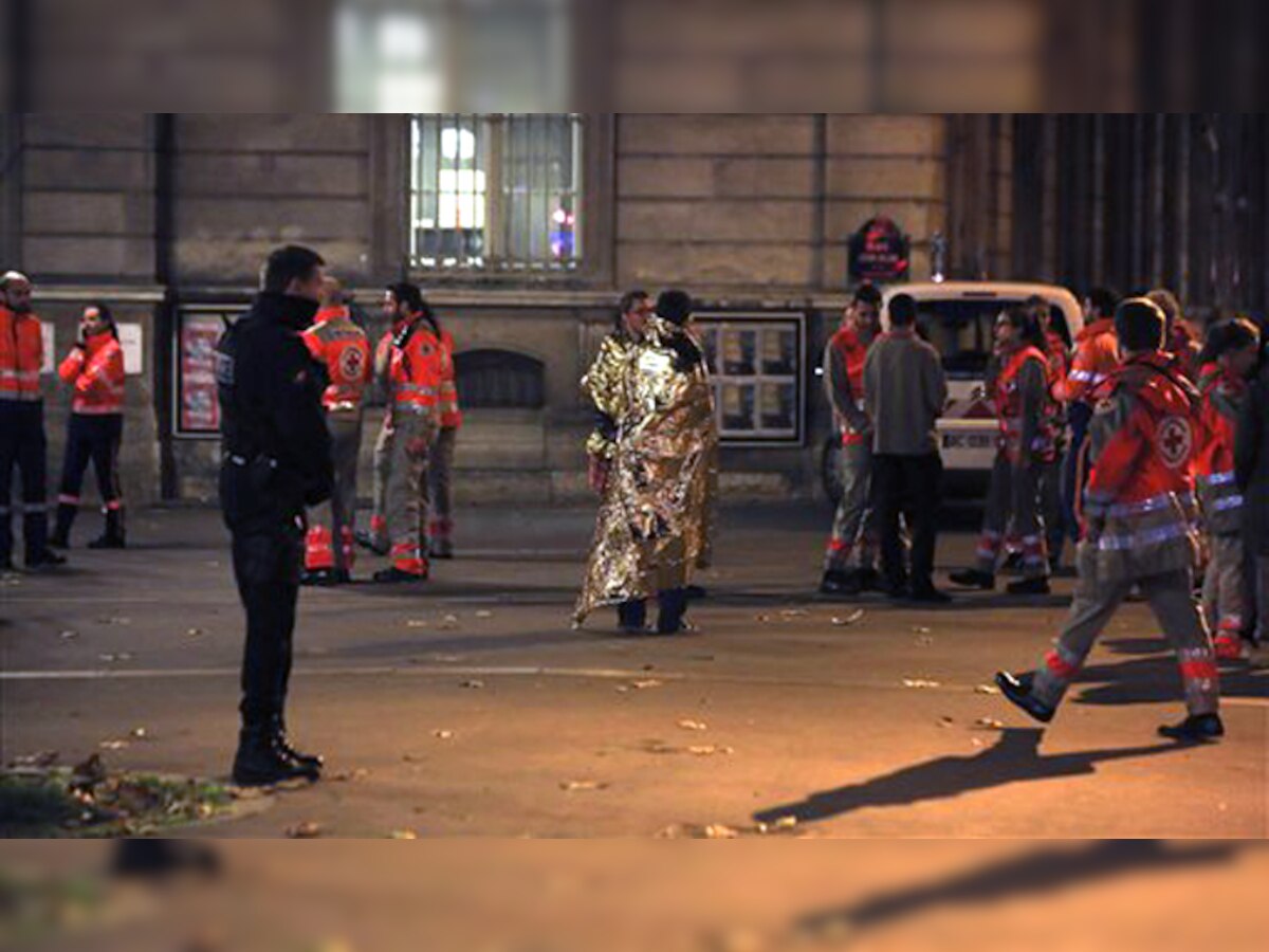 पॅरिस अतिरेकी हल्ला : सोशल मीडियावर 'इसिस'चा जल्लोष title=