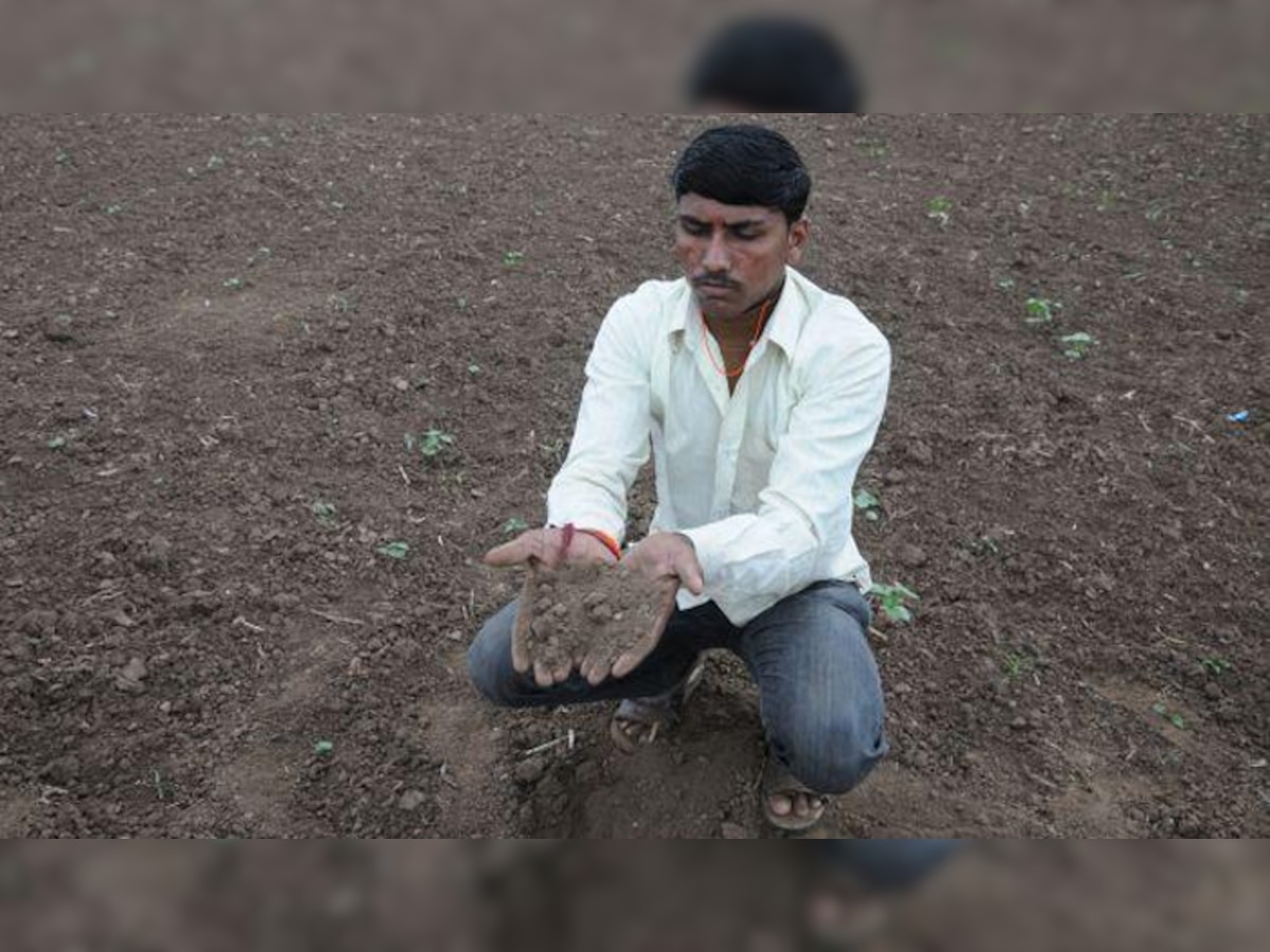 ... महाराष्ट्रातल्या दुष्काळाची अशी पाहणी करतंय केंद्रीय पथक! title=