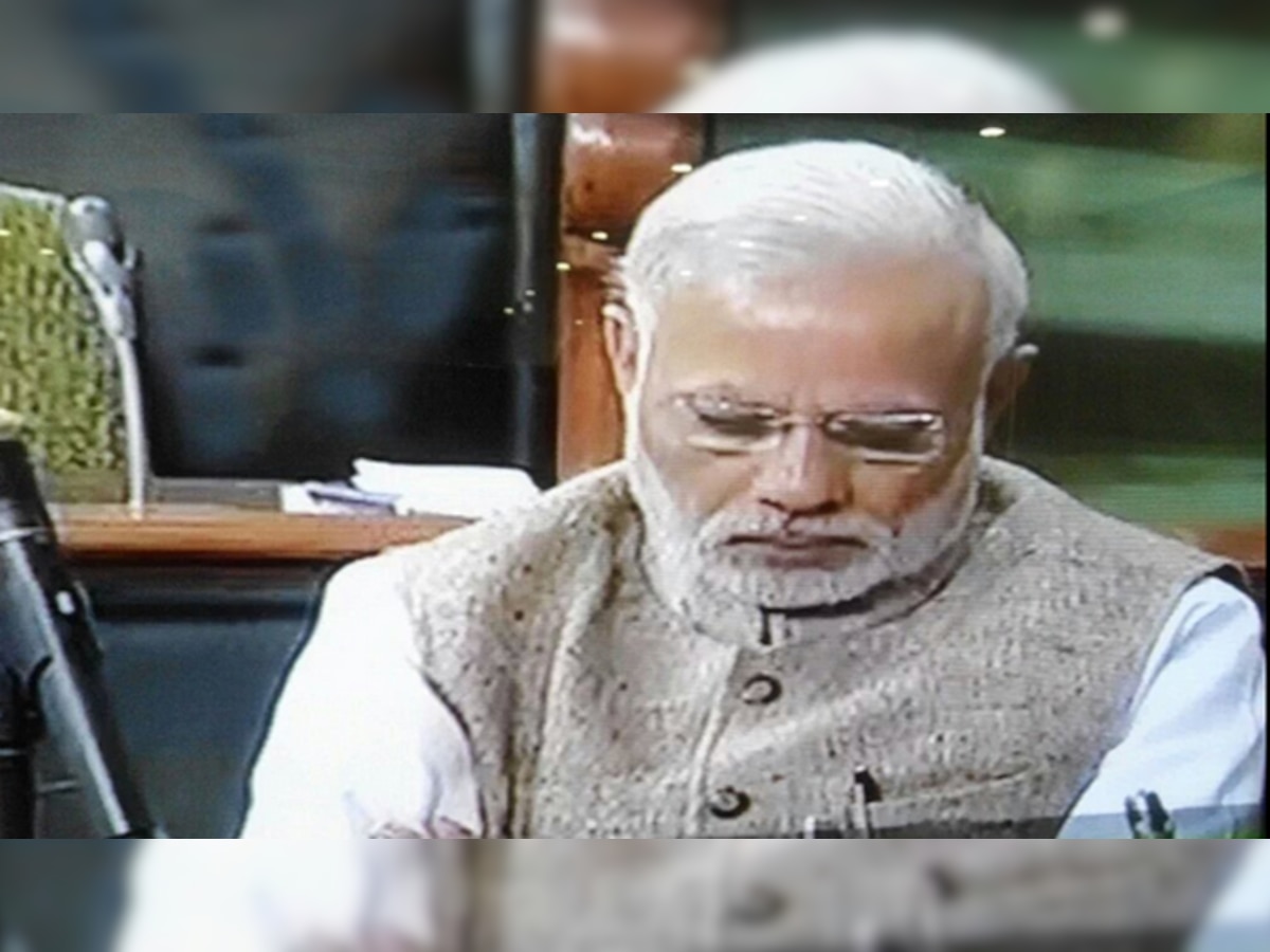 VIDEO : पंतप्रधान मोदी संसदेत झोपले होते? हा घ्या पुरावा... title=