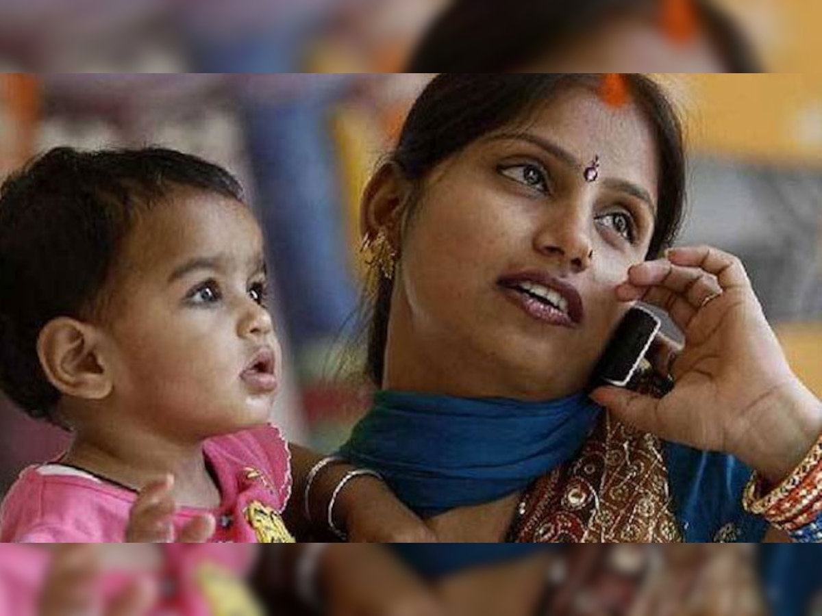 मोबाईल ग्राहकांसाठी खुशखबर, BSNLने ८० टक्के कॉल रेट घटविले title=