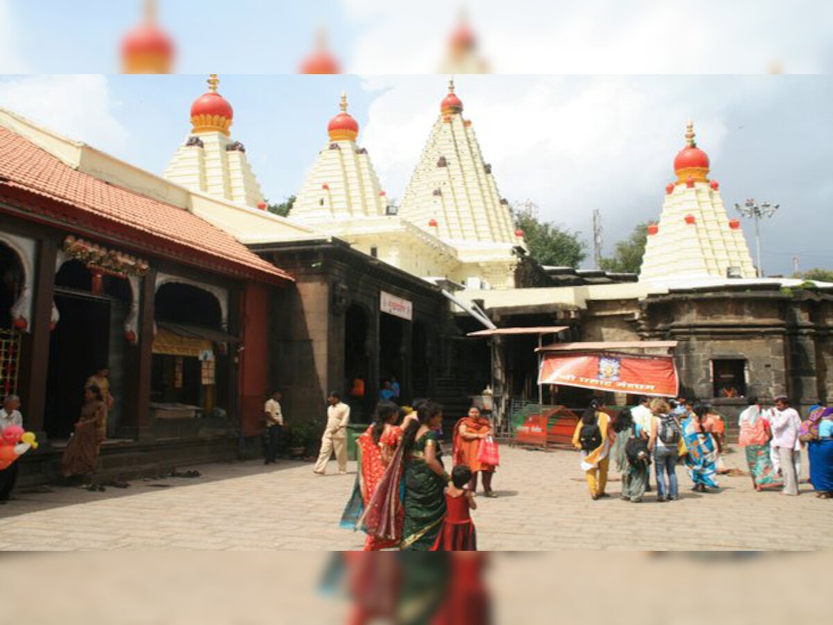 कोल्हापूरच्या महालक्ष्मी मंदिरात नवा वाद title=