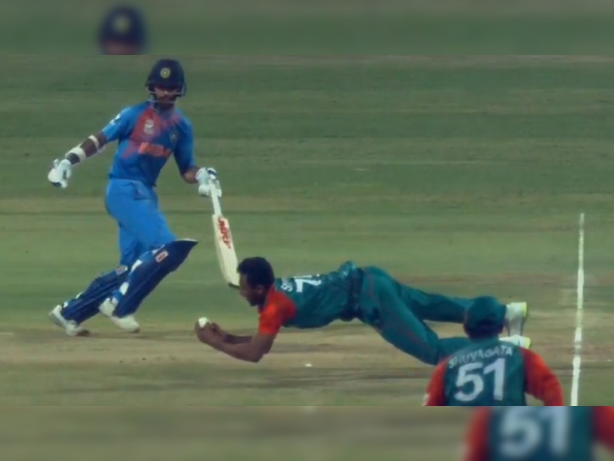 भारत vs बांग्लादेश : सौम्याचा अप्रतिम झेल title=