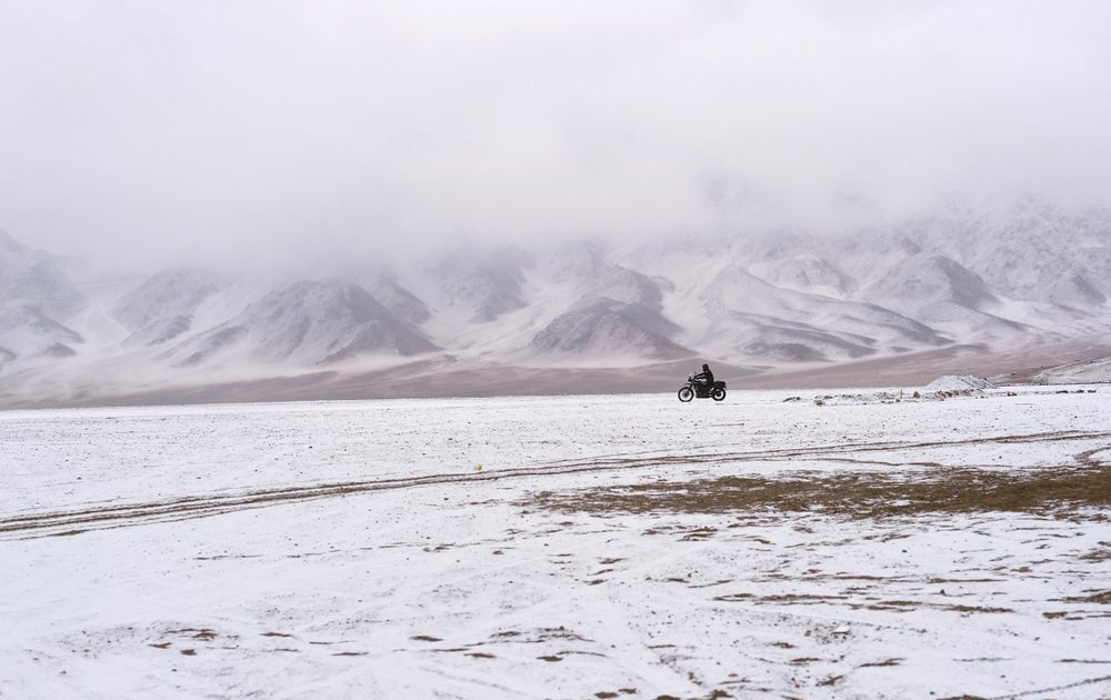 रॉयल एनफिल्ड : नैसर्गाचा आनंद घेण्यासाठी तुम्ही कधीही घराबाहेर पडू शकता
