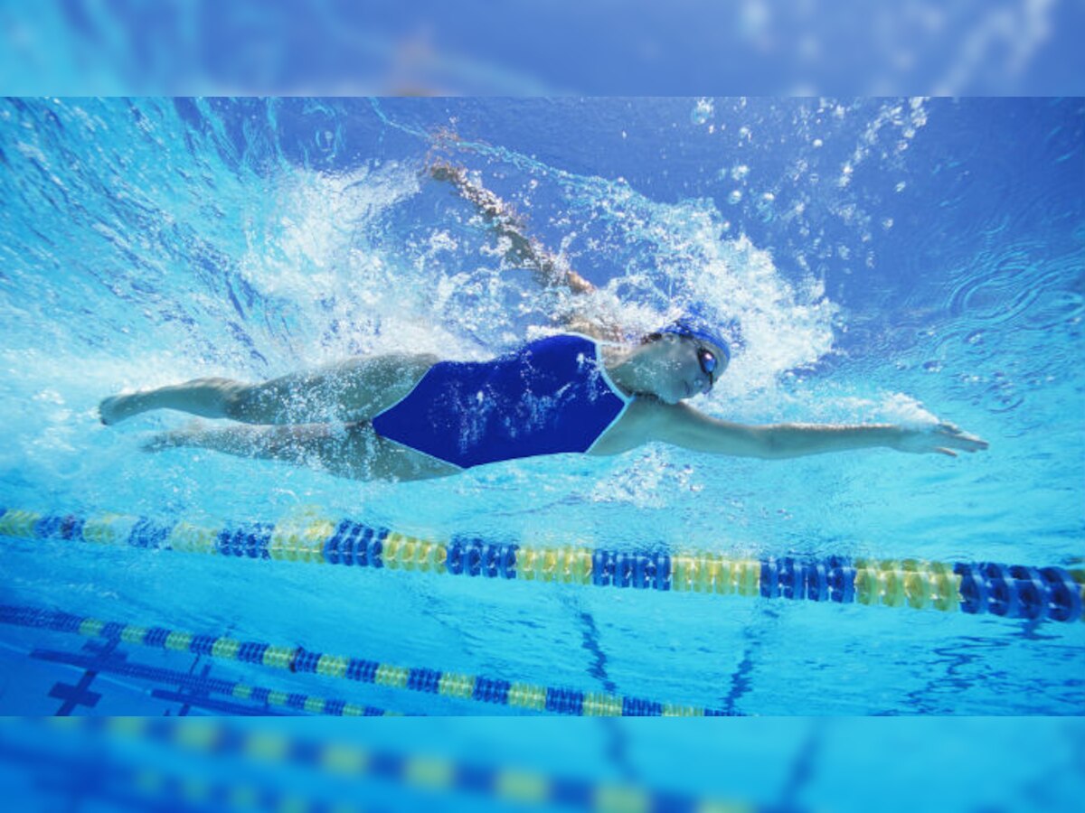 व्हिडिओ : पाहा, पोहणं का आहे सर्वात उत्तम व्यायाम! title=