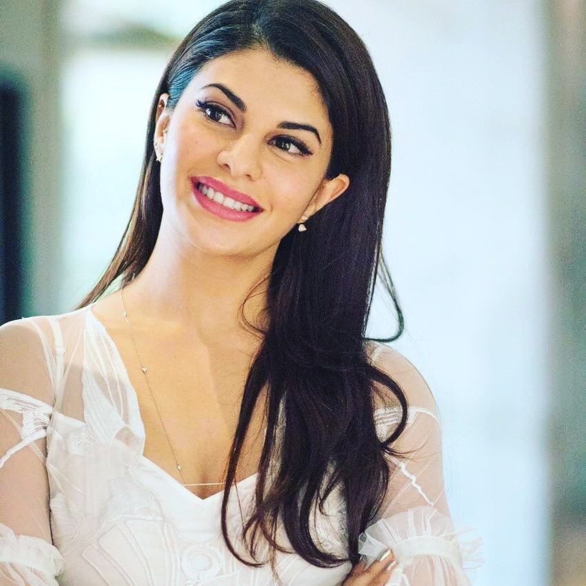 जैकलिन फर्नांडिस ‏@Asli_Jacqueline :- Thank you #ahmedabad ❤❤❤ had the yummiest meal at Gordhan Thal with #houseful3 family!! -twitter
