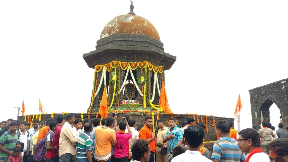 अखिल भारतीय शिवराज्याभिषेक महोत्सव समिती दुर्गराज रायगड यांच्यावतीने किल्ले रायगडावर शिवराज्याभिषेक सोहळा साजरा करण्यात आला (सौ. स्वप्नील घाडीगावकर)
