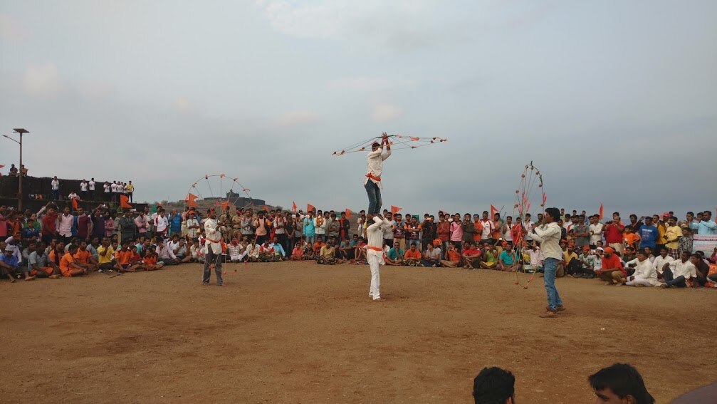 या सोहळ्याची सुरुवात रविवारपासून करण्यात आली... तलवारबाजी, दांडपट्टा अशा विविध खेळांचं आयोजनही करण्यात आलं होतं (सौ. स्वप्नील घाडीगावकर)
