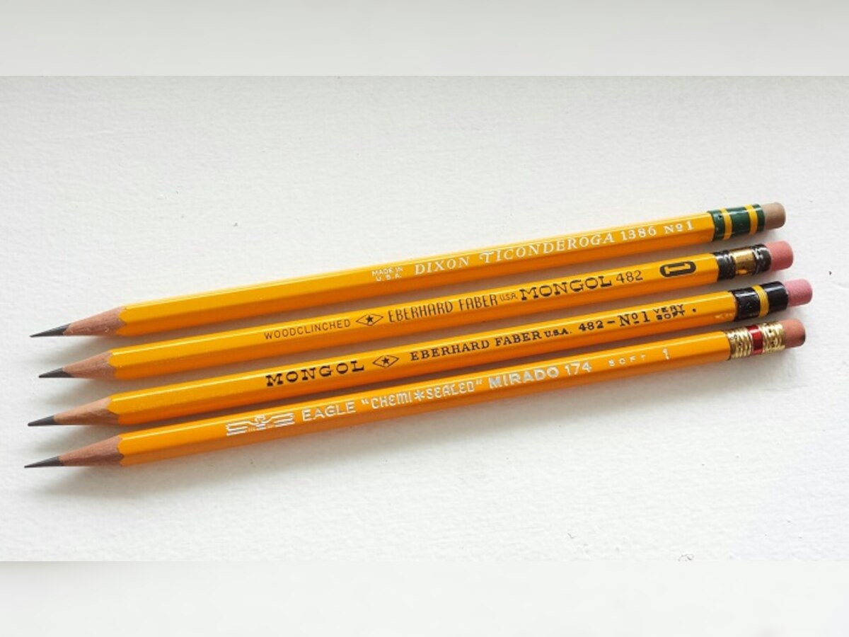  अशा बनवल्या जातात पेन्सिली title=