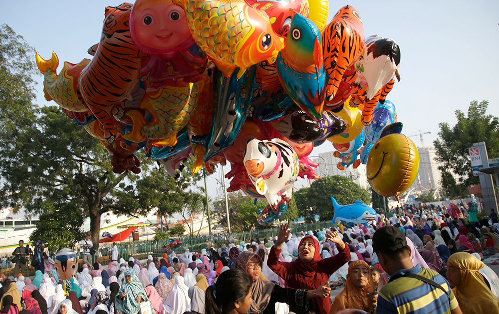 Eid al-Fitr celebrations around the world