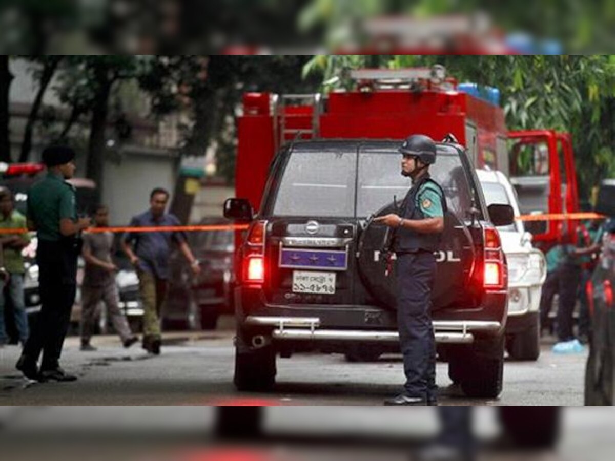बांग्लादेशातील बॉम्बस्फोट दोन पोलिसांचा मृत्यू, भारत धाडणार एनएसजी टीम title=