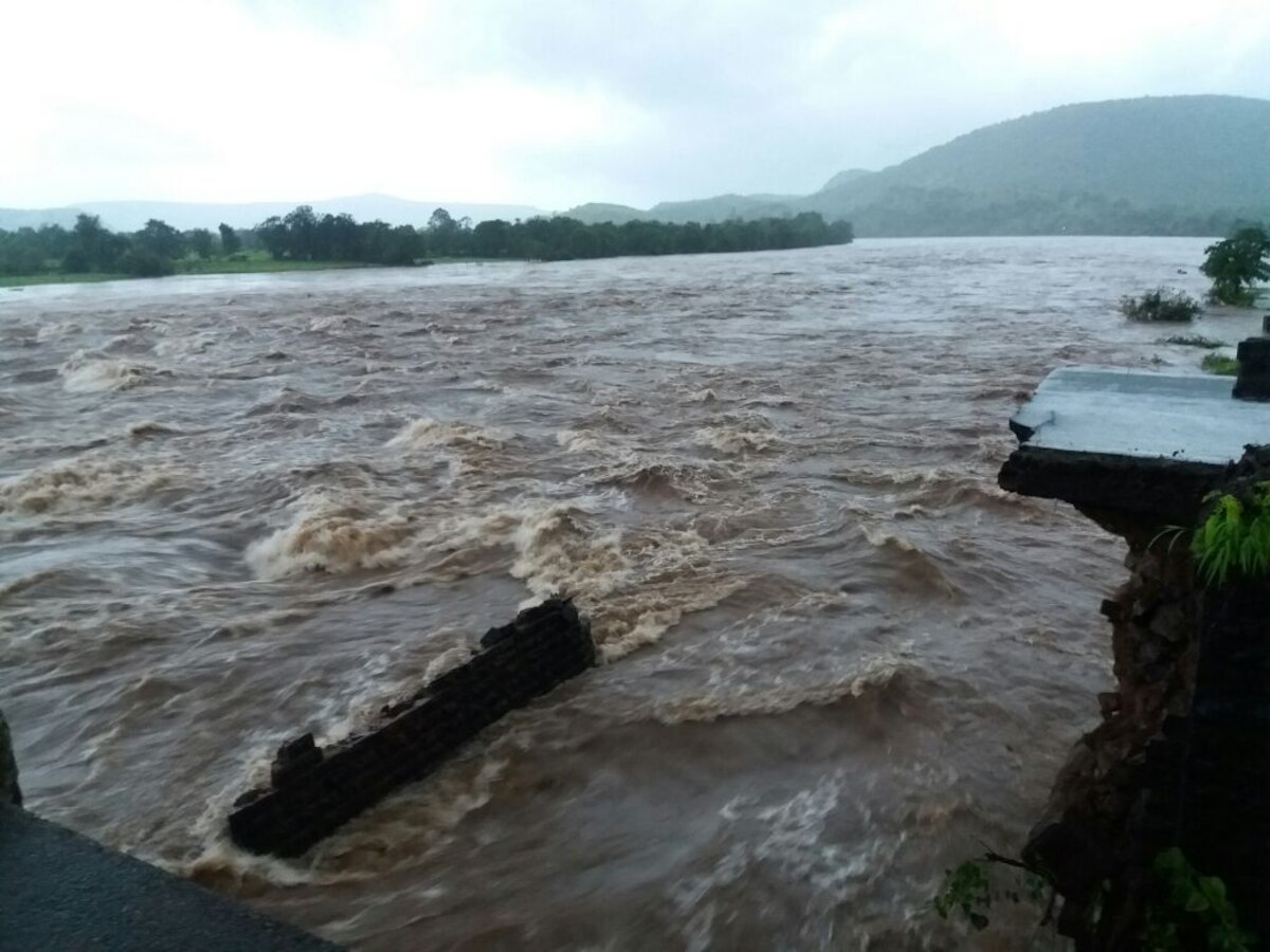 महाड पूल दुर्घटना : एसटीसह अन्य खासगी वाहनातील हे आहेत बेपत्ता प्रवासी  title=