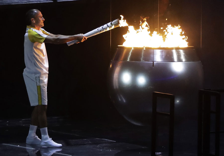 Vanderlei de Lima lights the Olympic flame