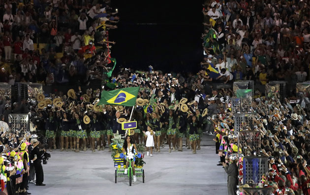 Yane Marques carries the flag of Brazil