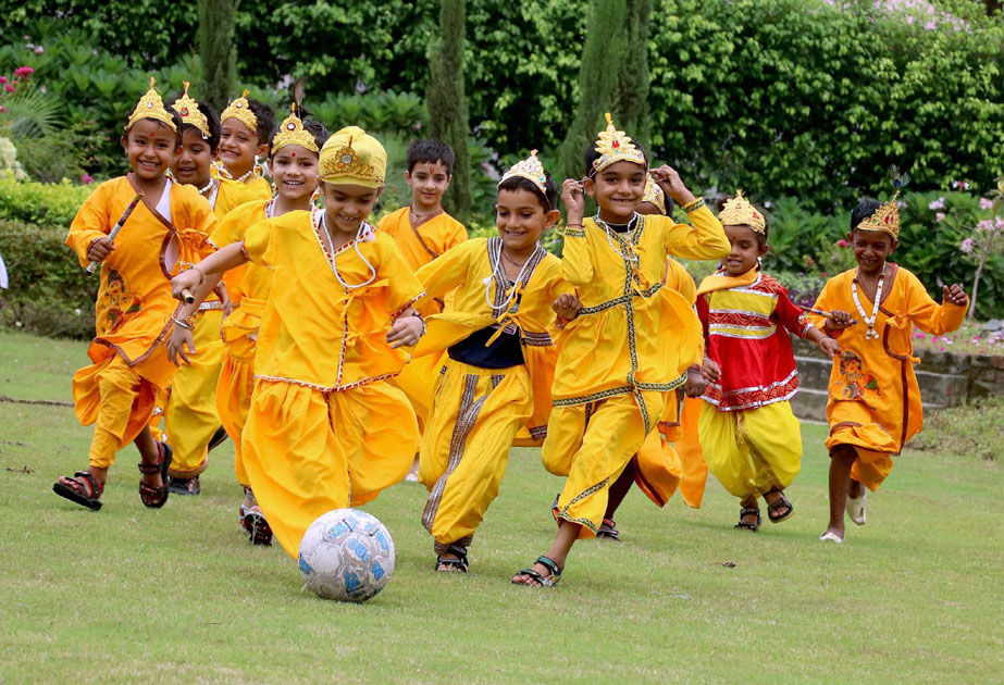 Children dressed as Lord Krishna