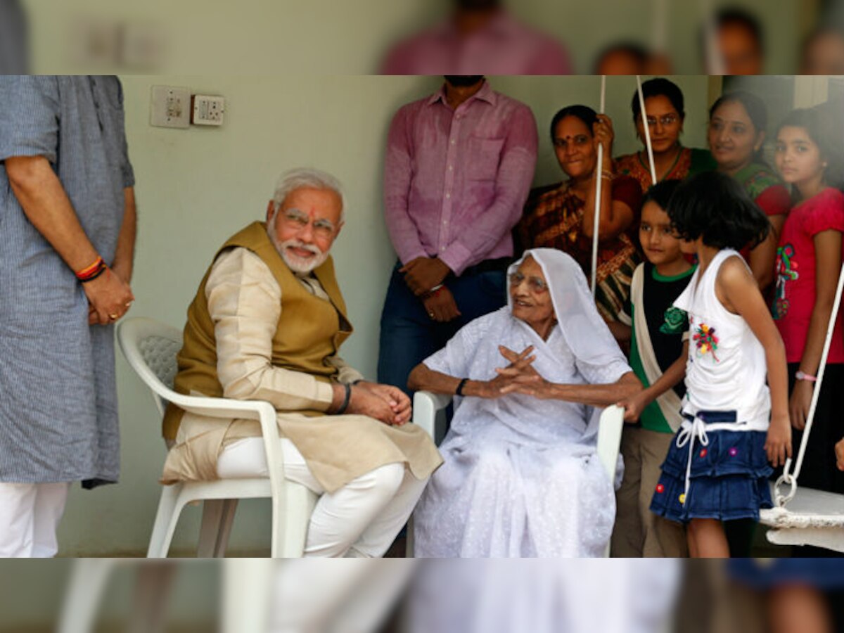 पंतप्रधान नरेंद्र मोदींच्या कुटुंबाला मोठा धक्का  title=