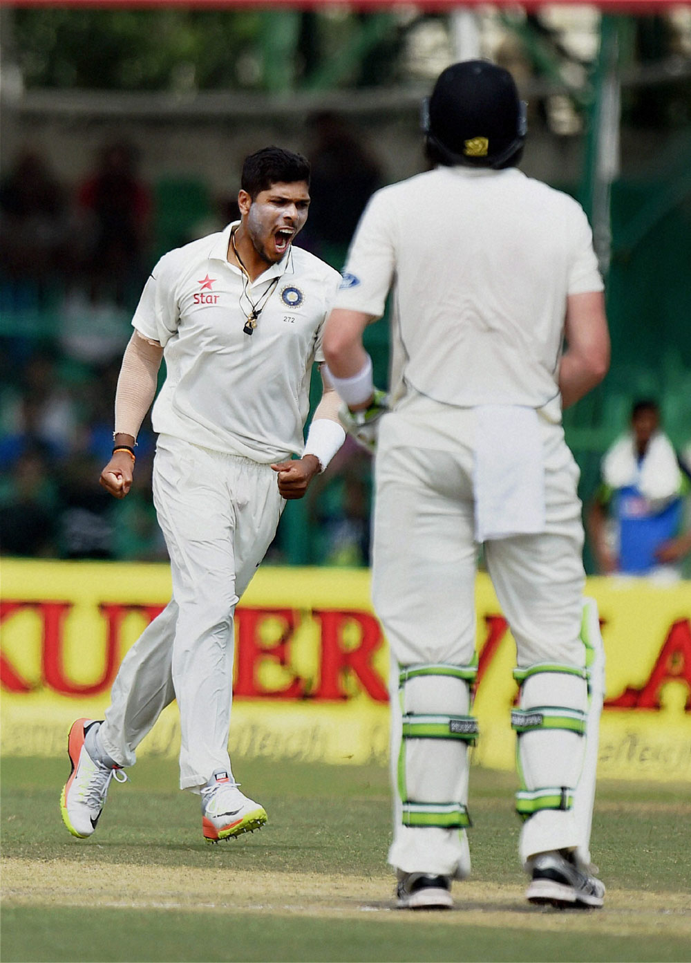 Umesh Yadav dismisses of Martin Guptill