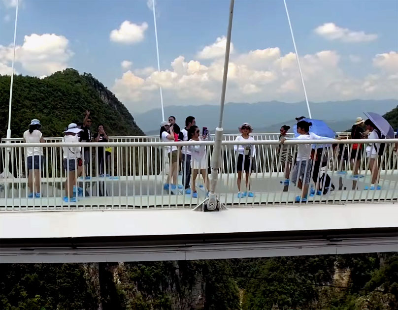 world`s highest and longest glass bridge in China