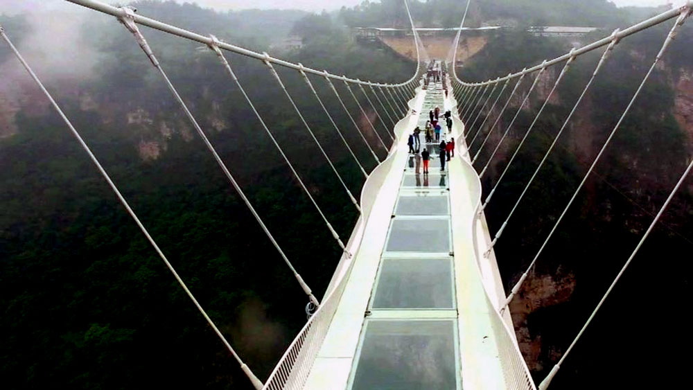 world`s highest and longest glass bridge in China