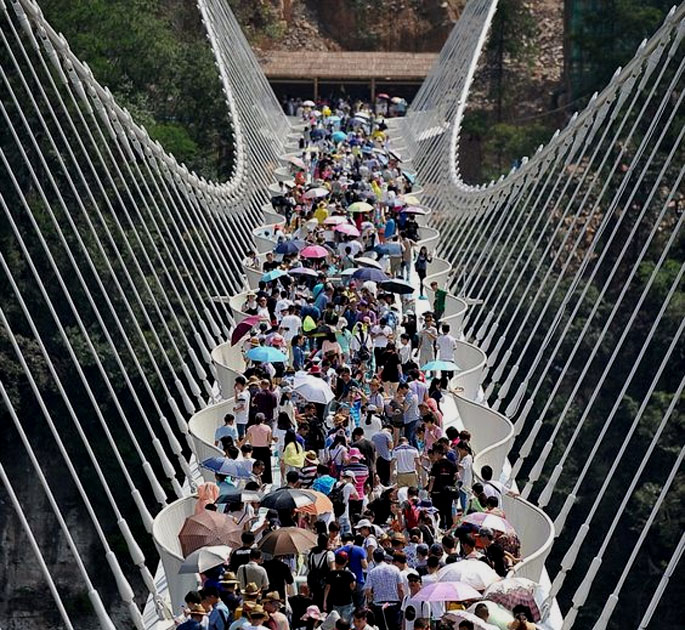 world`s highest and longest glass bridge in China