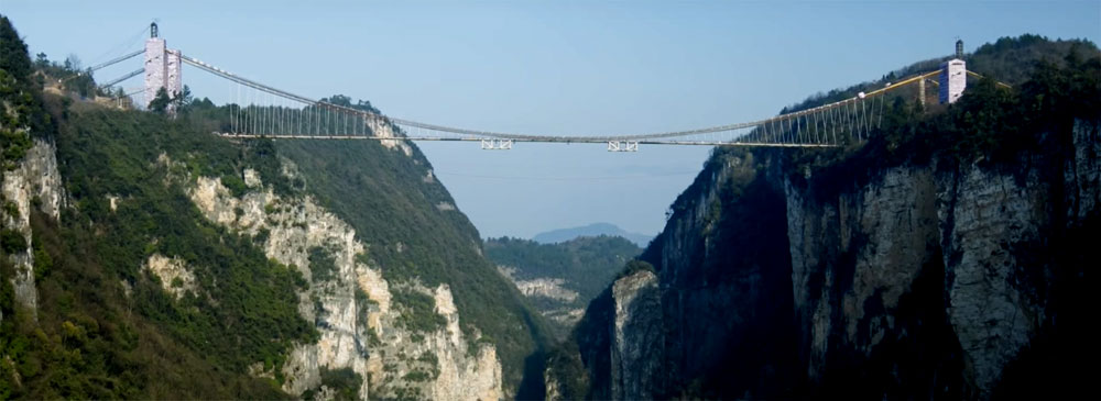 world`s highest and longest glass bridge in China