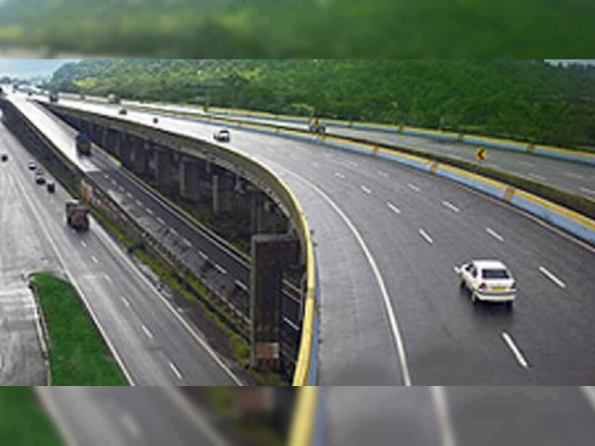 चौपदरीकरण : मुंबई - गोवा राष्ट्रीय महामार्गावर २२ उड्डाणपूल : गडकरी title=