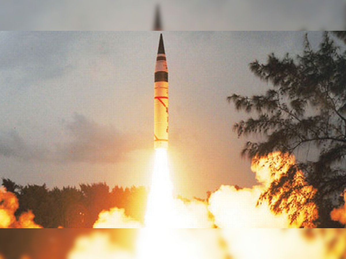 देशाच्या पहिल्या ICBM 'अग्नि-५'चं यशस्वी परीक्षण title=