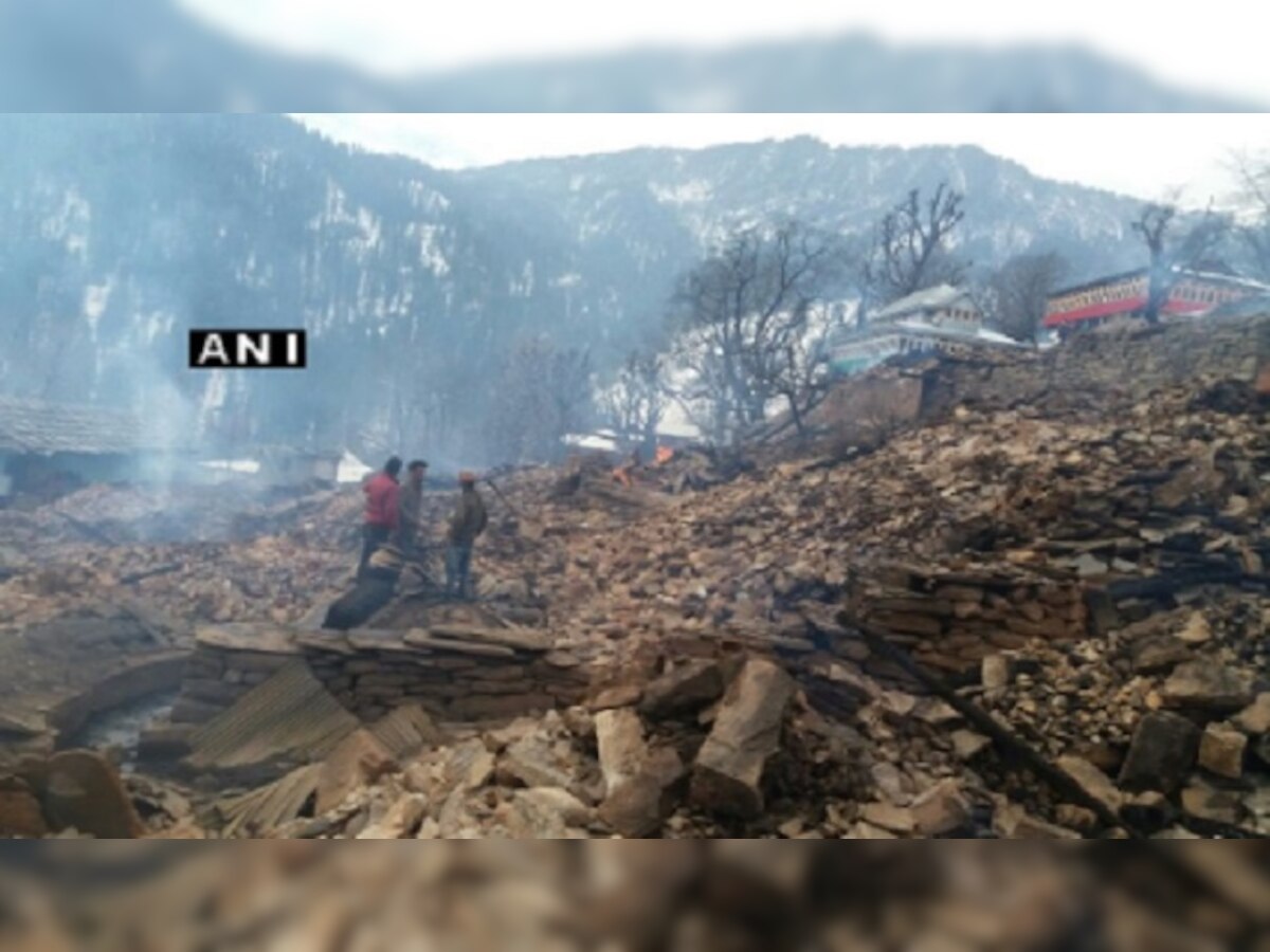 शिमल्यातील तन्नू गावातील आगीत 56 घरे जळून खाक title=