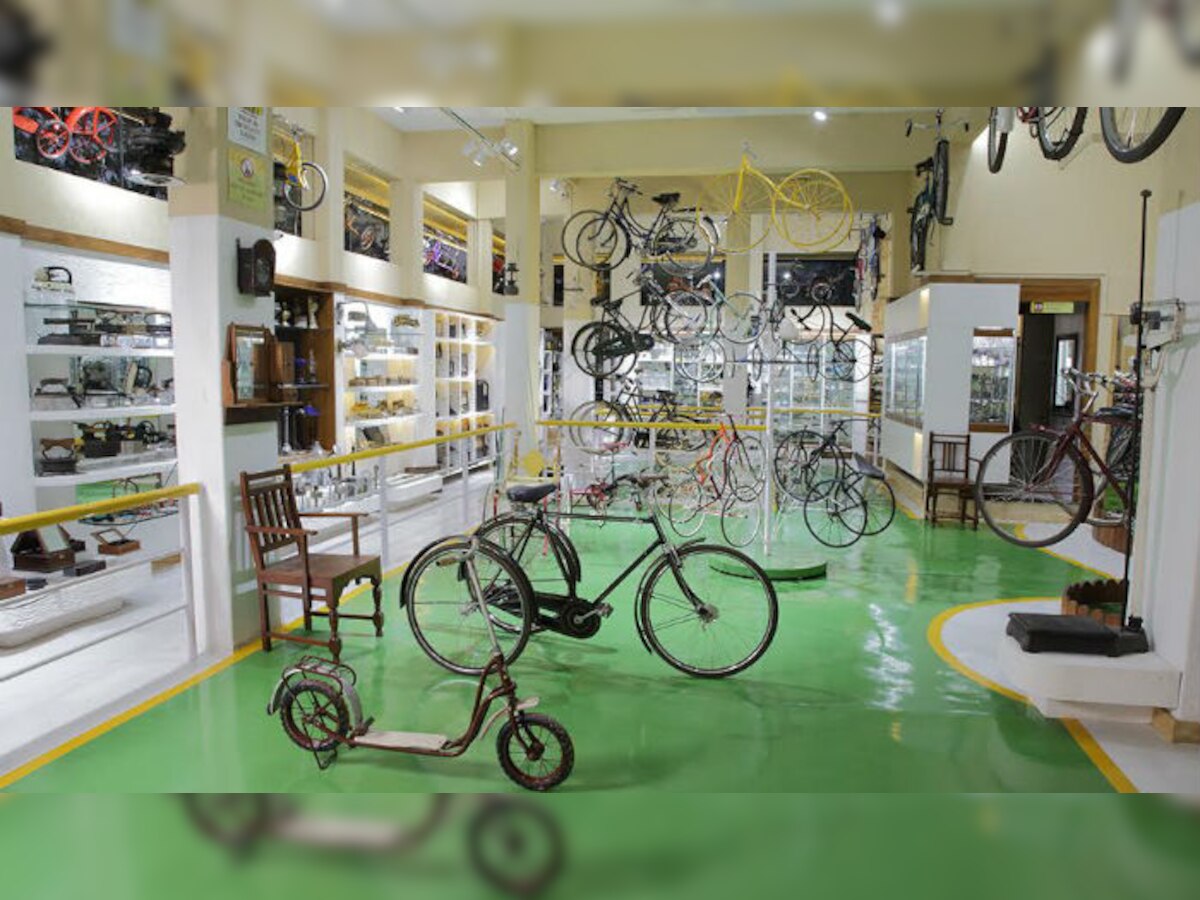 पुण्यात उभारलंय सायकलींचं अनोखं संग्रहालय...  title=
