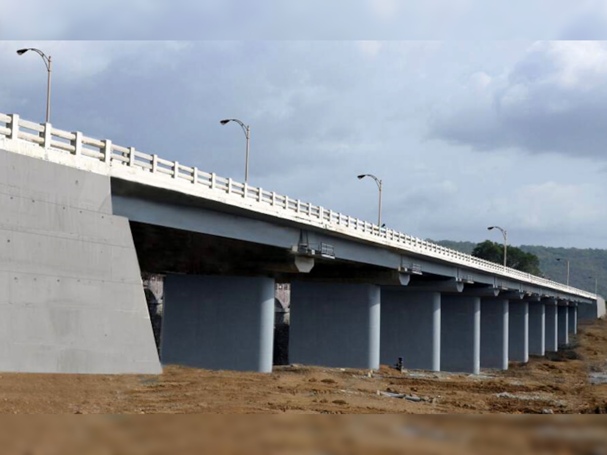 मुंबई - गोवा महामार्गावरील सावित्री नदीवरील पूल सोमवारपासून वाहतुकीला खुला title=