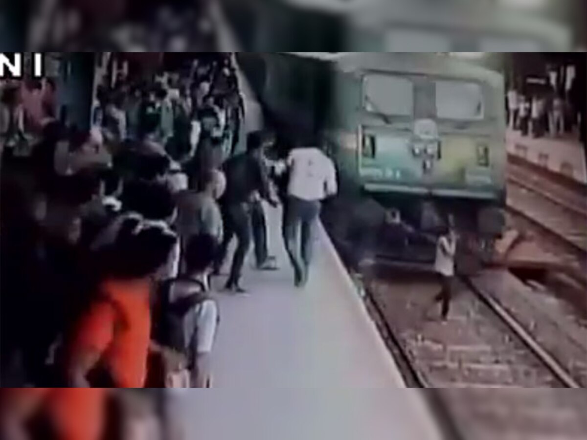 Video : फोनवर बोलत असताना तरूणी आली ट्रेन खाली, पण सुदैवाने वाचली... title=