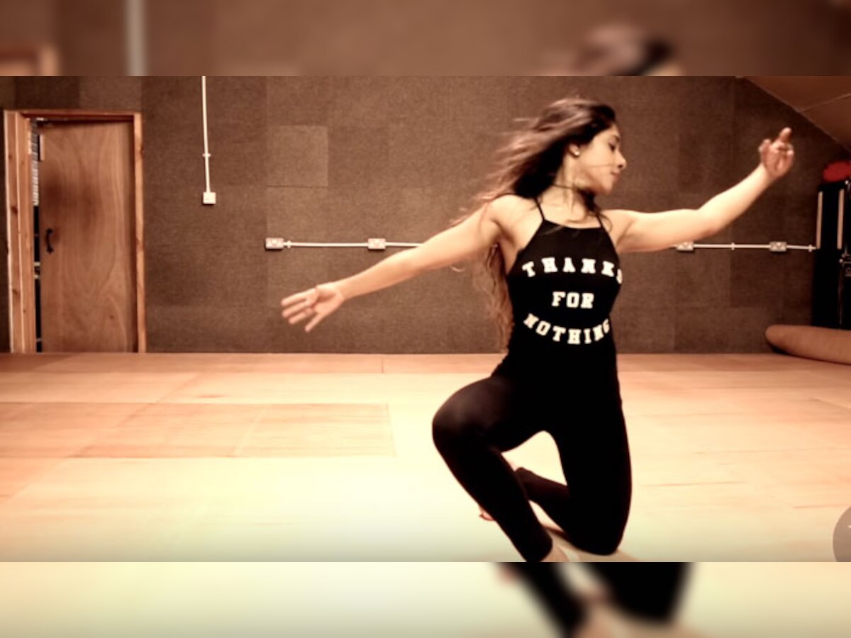 VIDEO : या तरुणीनं आपल्या डान्सनं जिंकलीत प्रेक्षकांची मनं! title=