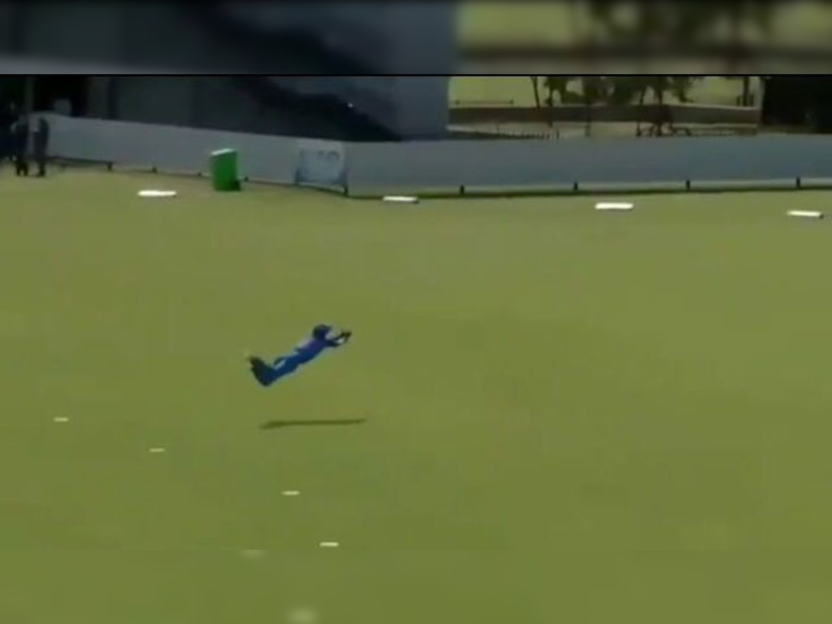  video : जॉन्टी रूड्सच्या जमिनीवर भारतीय क्रिकेटरचा जबरदस्त कॅच  title=