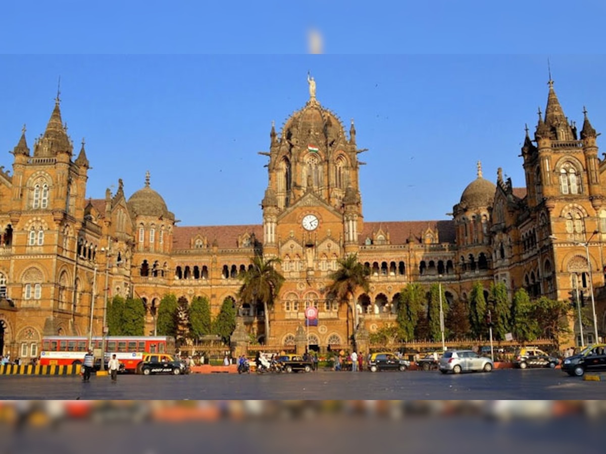 मराठा मोर्चा : मुंबईला छावणीचे स्वरुप, आज मुंबई थांबणार title=