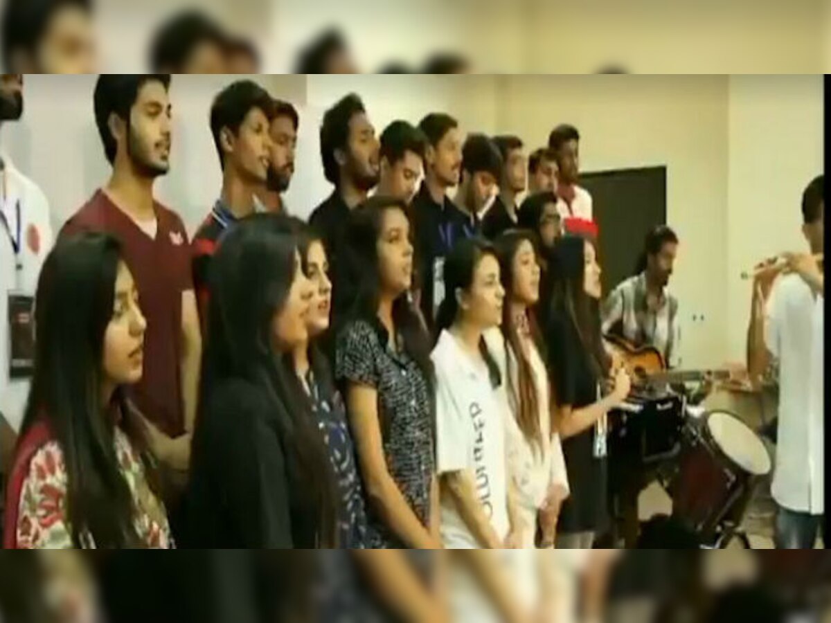 पाकिस्तानी विद्यार्थ्यांनी गायले 'जन गण मन' title=
