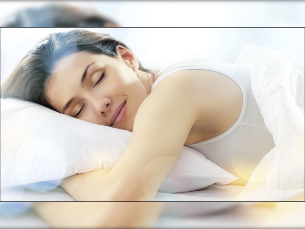 आरामदायी झोपेसाठी कशी कराल योग्य उशीची निवड ?  title=