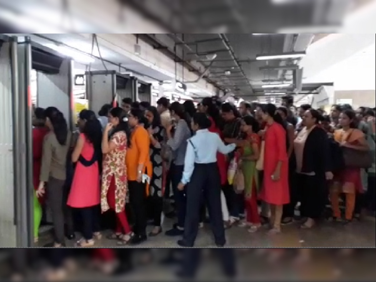 सुरक्षा रक्षक संपावर गेल्याने मुंबई मेट्रोच्या सुरक्षेचा प्रश्न ऐरणीवर title=