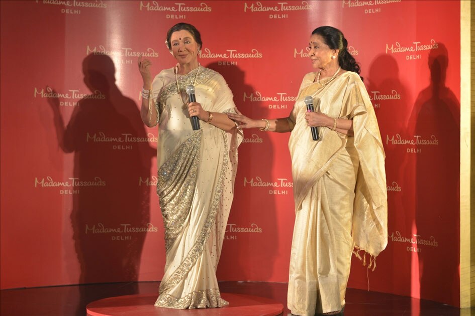 Veteran singer Asha Bhosle with her wax statue that was unveiled at the Madame Tussauds museum in New Delhi.