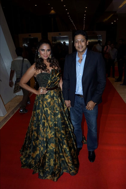 Actress Lara Dutta along with her husband Mahesh Bhupathi at star studded red carpet of 