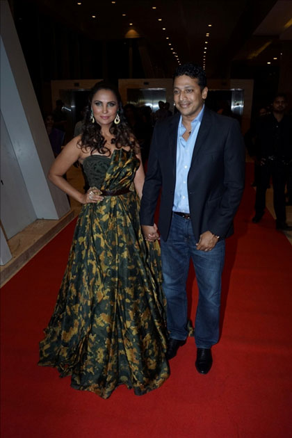 Actress Lara Dutta along with her husband Mahesh Bhupathi at star studded red carpet of 