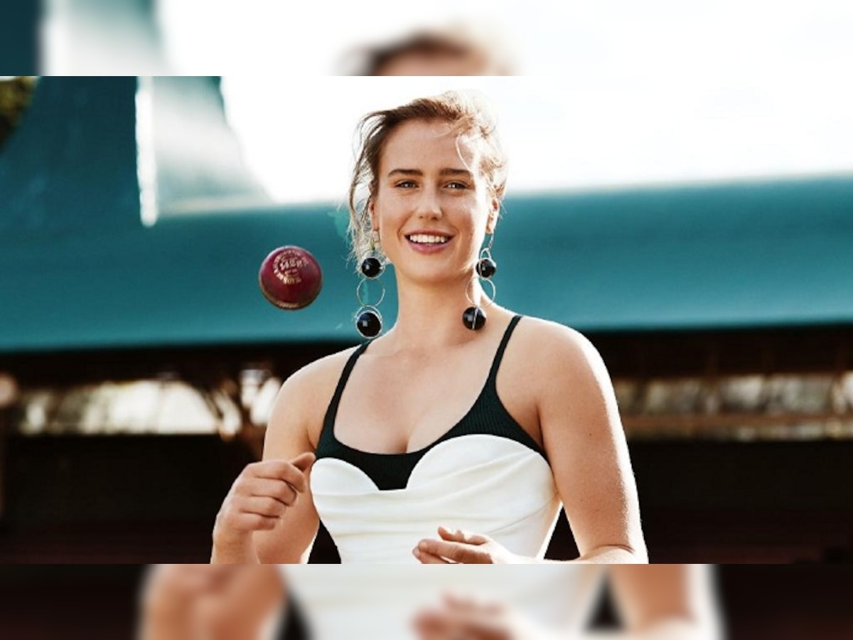 जगातल्या या सर्वात सुंदर महिला क्रिकेटरने ठोकली डबल सेंच्युरी title=