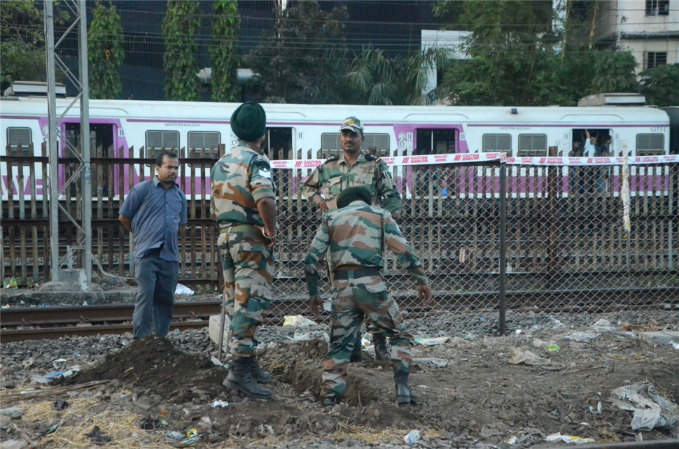 Army supervises construction work at Elphinstone station