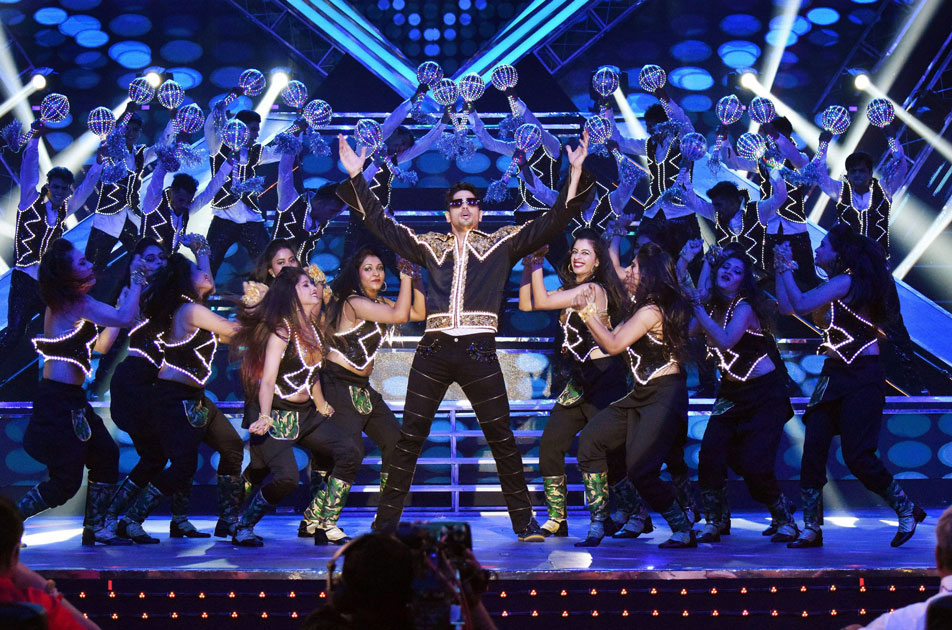 Actor Sidharth Malhotra performing at the closing ceremony of the 48th International Film Festival of India in Panaji, Goa.