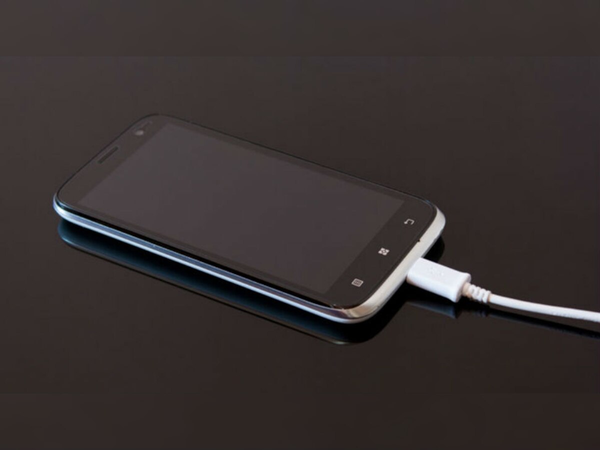 अवघ्या 30 सेकंदांत चार्ज होणार तुमच्या स्मार्टफोनची बॅटरी title=