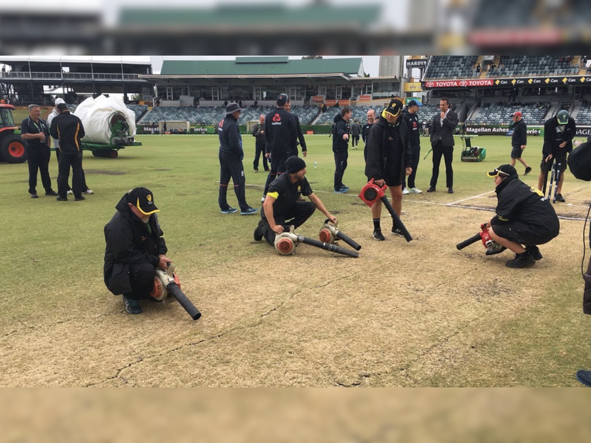 ASHES 2017 : Perth Test, शेवटच्या दिवशी हवामानामुळे पिच खराब title=