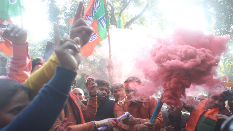 BJP workers celebrate the party`s performance in Himachal Pradesh and Gujarat assembly elections in New Delhi