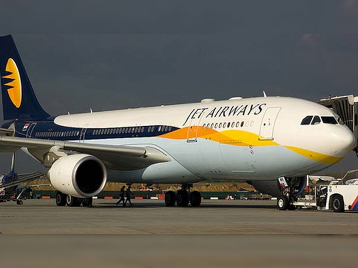 भारतीय विमानसेवा क्षेत्र डबघाईला येण्याची भीती, संसदेत प्रश्न उपस्थित title=